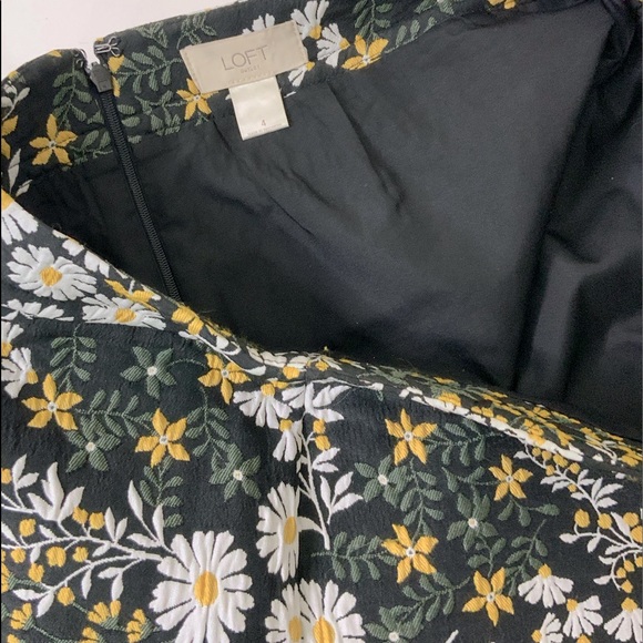 Daisy Embroidered Mini Skirt - Picture 5 of 10